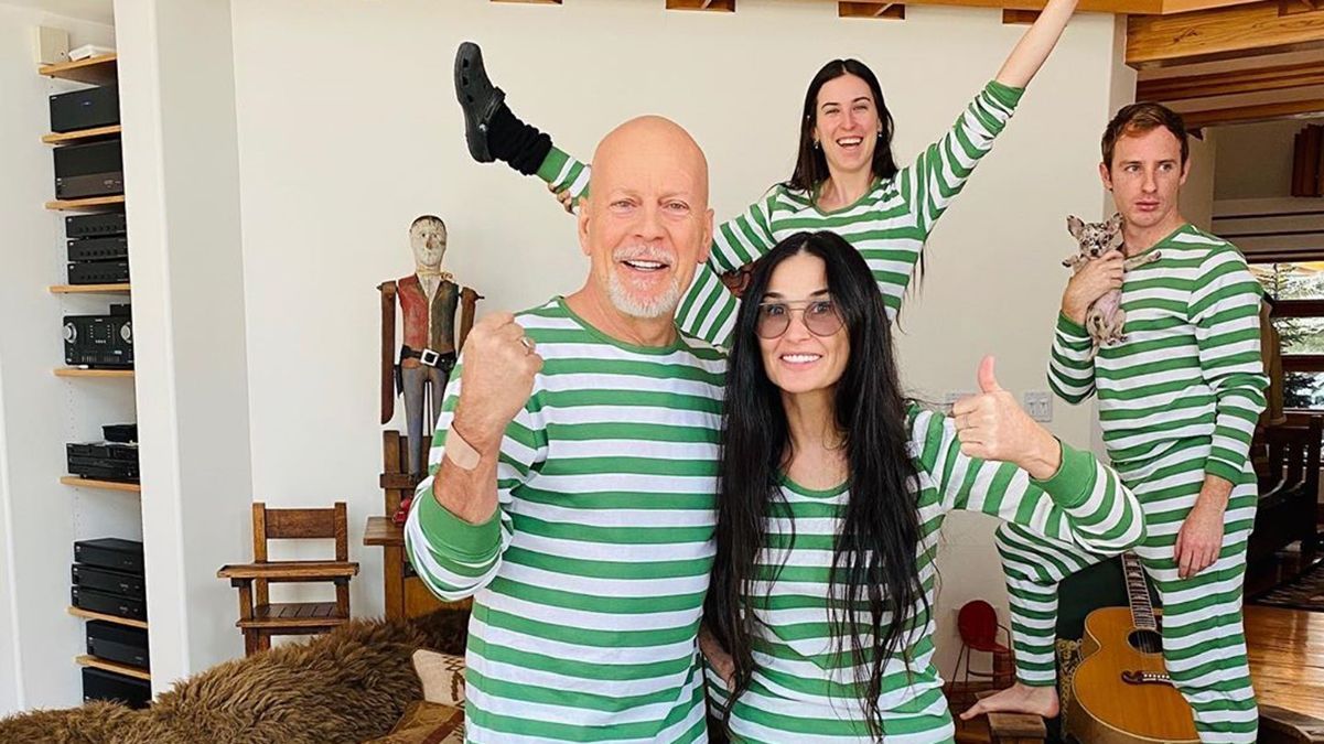 Брюс Вілліс проводить карантин з ексдружиною Демі Мур: донька пари пояснила рішення батька Брюс Вілліс проводить карантин з ексдружиною Демі Мур: донька пари пояснила рішення батька