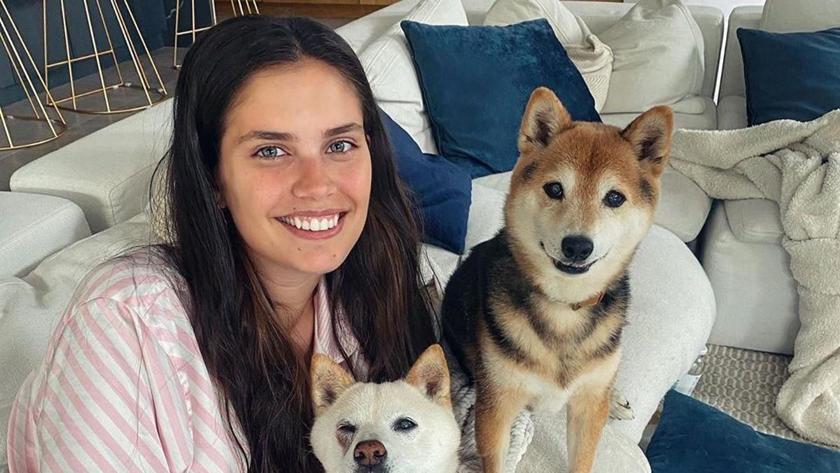 Ангел Victoria's Secret Сара Сампайо из-за психического расстройства вырывает волосы на голове: Ангел Victoria's Secret Сара Сампайо из-за психического расстройства вырывает волосы на голове: