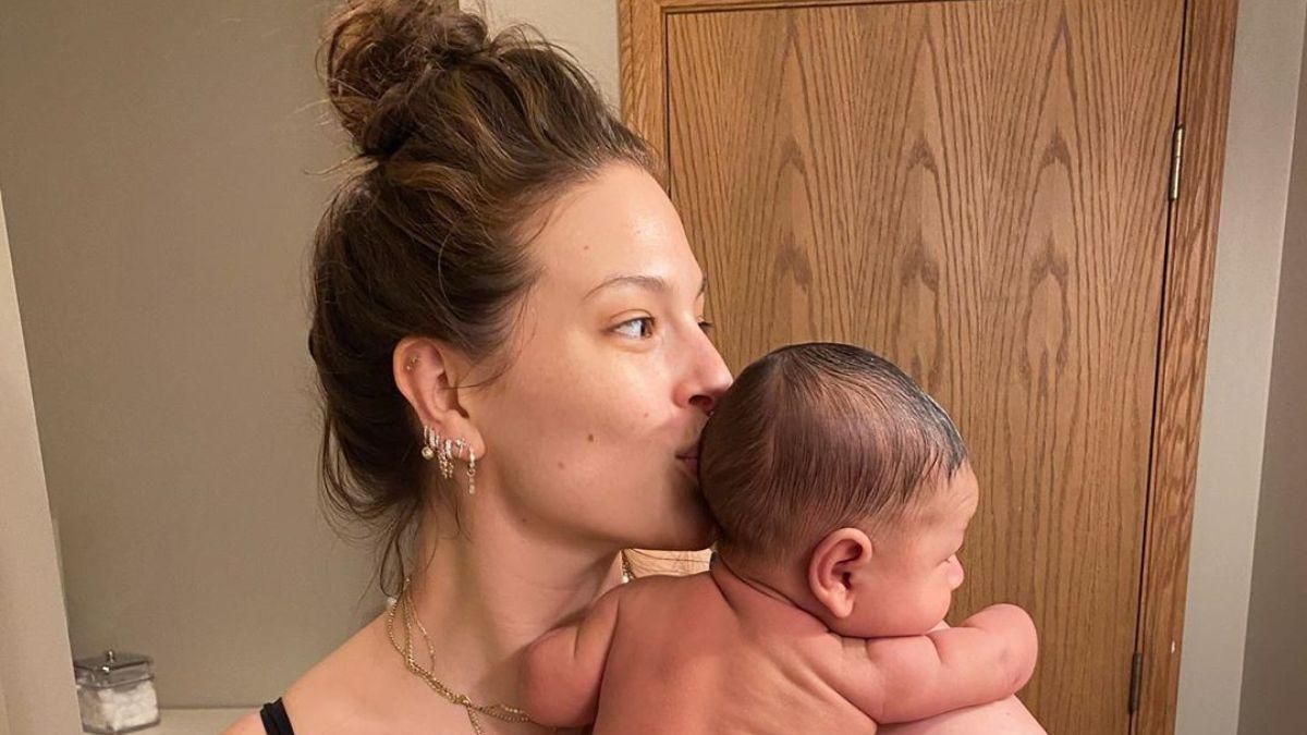 Эшли Грэм умилила сеть видео с маленьким сыном Эшли Грэм умилила сеть видео с маленьким сыном