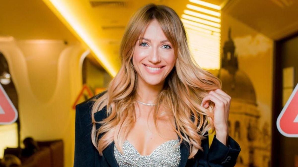 Леся Нікітюк показала, хто підглядає за нею на карантині: кумедне фото Леся Нікітюк показала, хто підглядає за нею на карантині: кумедне фото