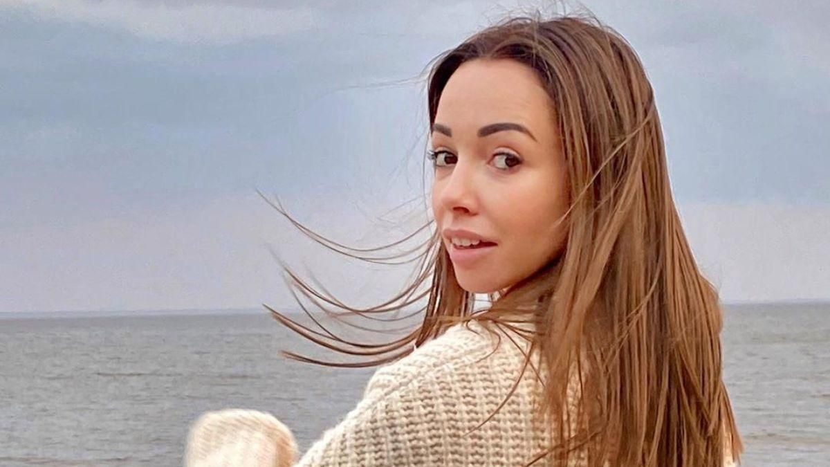 В подушке или одеяле: Екатерина Кухар примерила "карантинный" тренд В подушке или одеяле: Екатерина Кухар примерила "карантинный" тренд