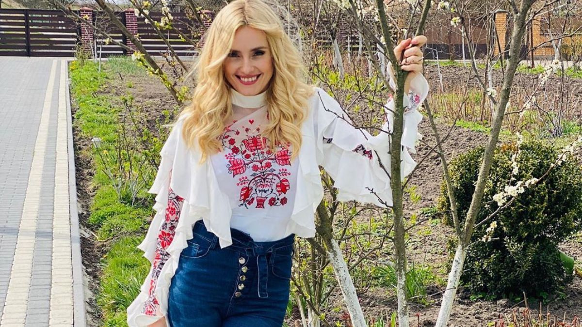 Ірина Федишин замилувала мережу фото з чоловіком та показала подарунки прихильників Ірина Федишин замилувала мережу фото з чоловіком та показала подарунки прихильників