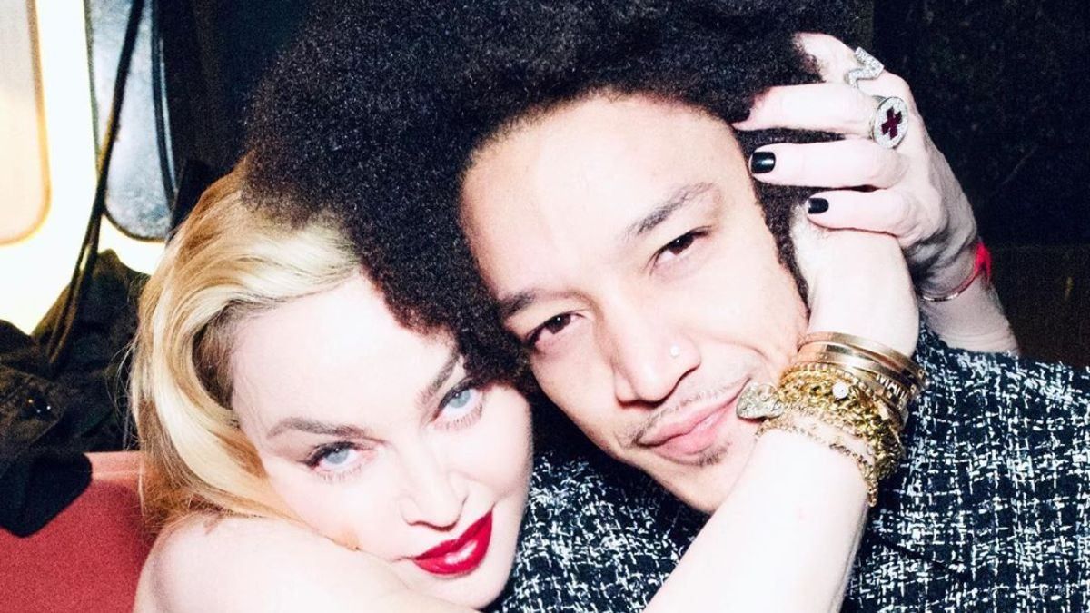 Мадонна привітала молодого бойфренда з днем народження: пристрасні фото Мадонна привітала молодого бойфренда з днем народження: пристрасні фото