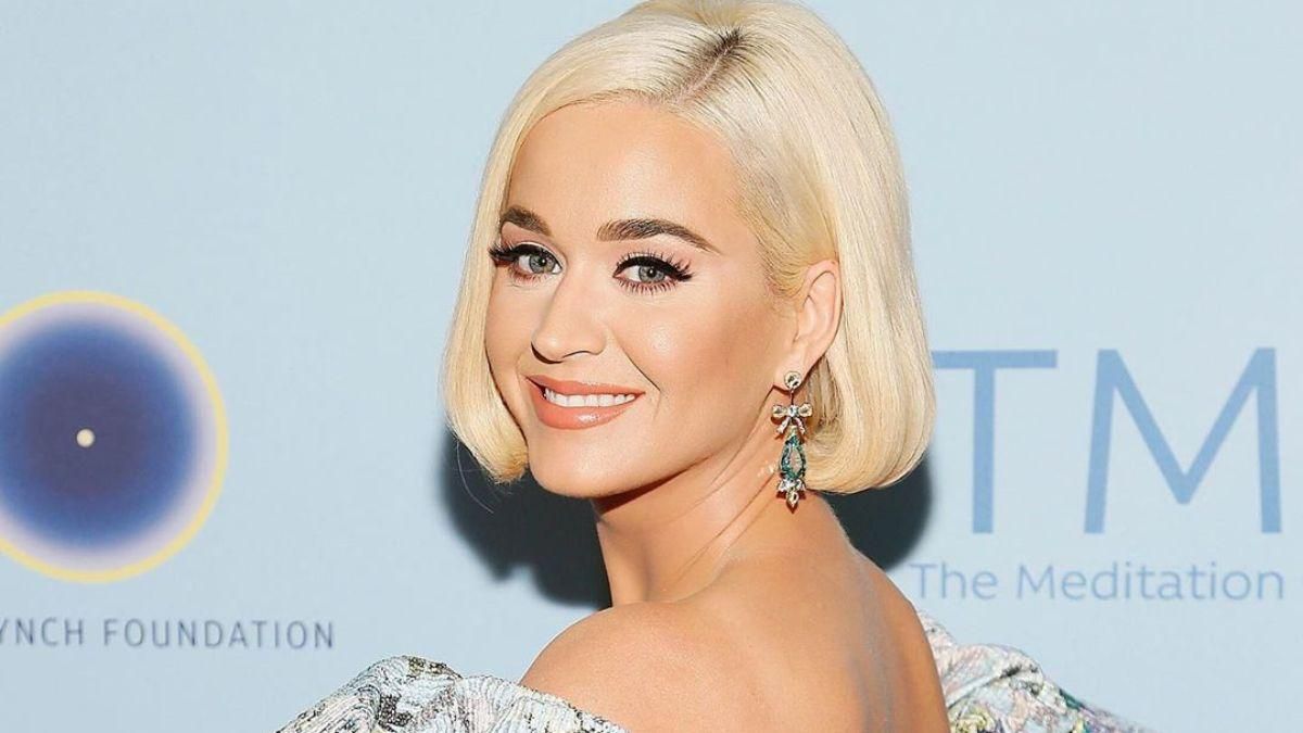 В костюме санитайзера: Кэти Перри опубликовала забавное видео, где показала, как моет руки В костюме санитайзера: Кэти Перри опубликовала забавное видео, где показала, как моет руки