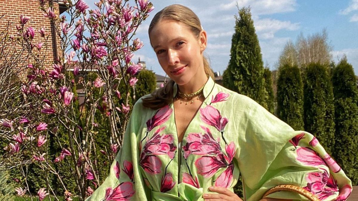 В желтом плаще: Катя Осадчая похвасталась ярким образом В желтом плаще: Катя Осадчая похвасталась ярким образом