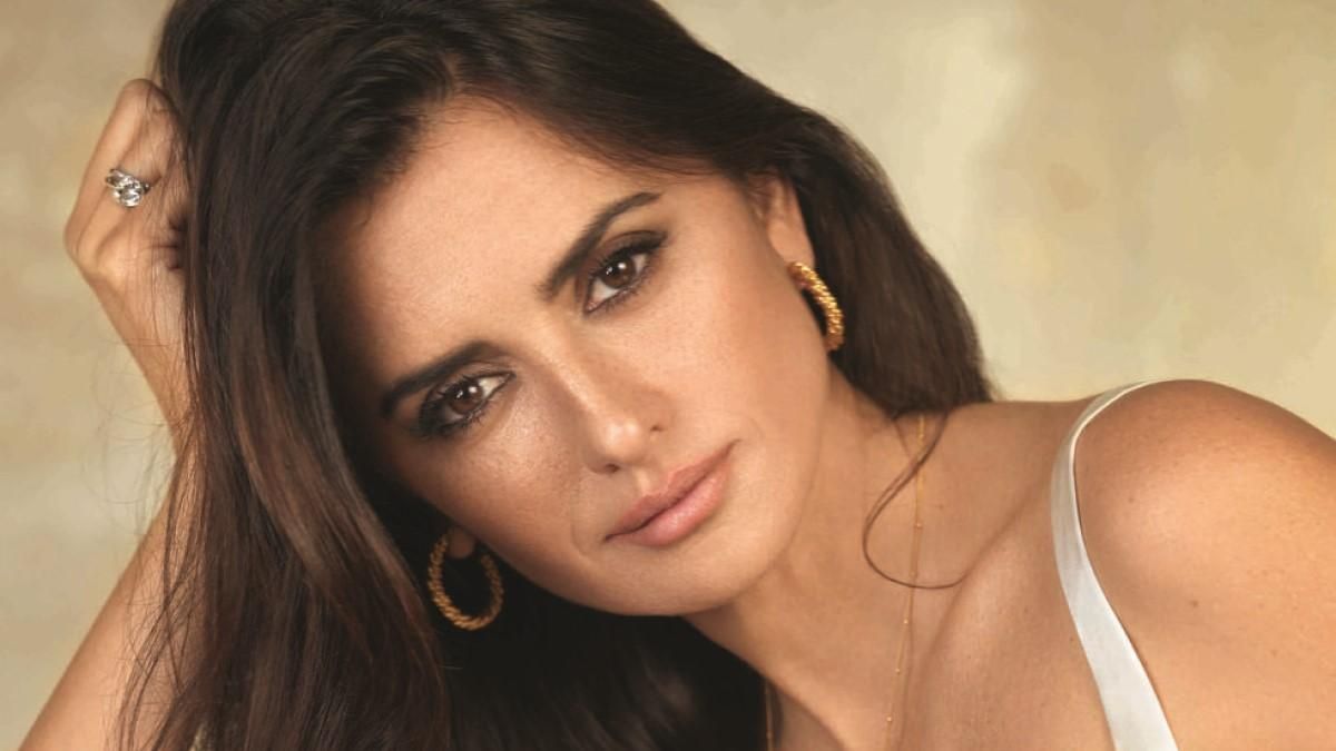 Пенелопа Крус у витончених сукнях прикрасила глянець: фото Пенелопа Крус у витончених сукнях прикрасила глянець: фото