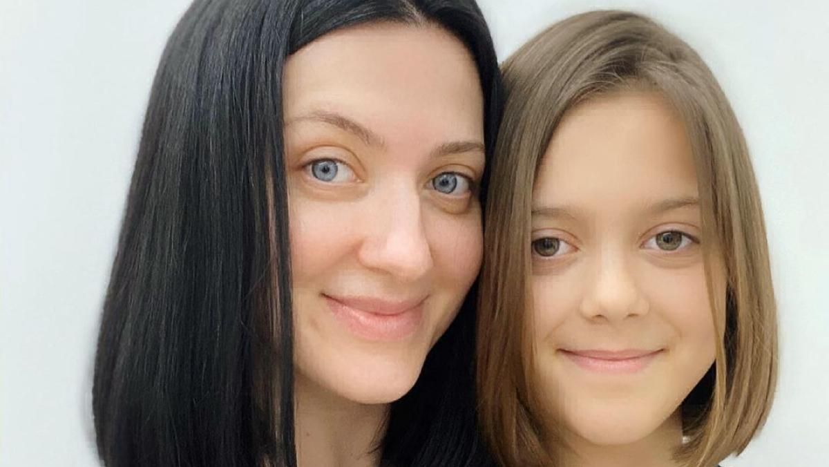 Девичье счастье: Снежана Бабкина похвасталась стрижкой дочери в домашних условиях Девичье счастье: Снежана Бабкина похвасталась стрижкой дочери в домашних условиях