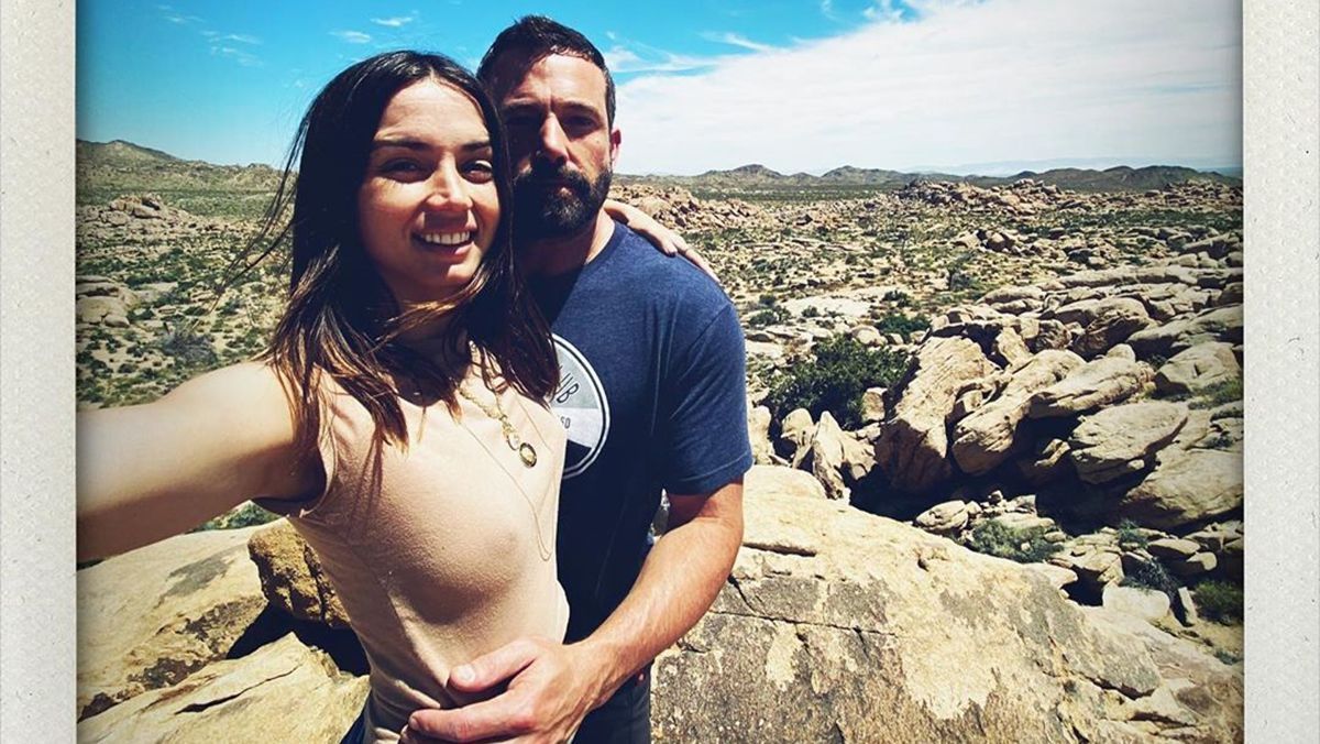 В полупрозрачной футболке и в объятиях любимого: Ана де Армас отпраздновала день рождения В полупрозрачной футболке и в объятиях любимого: Ана де Армас отпраздновала день рождения