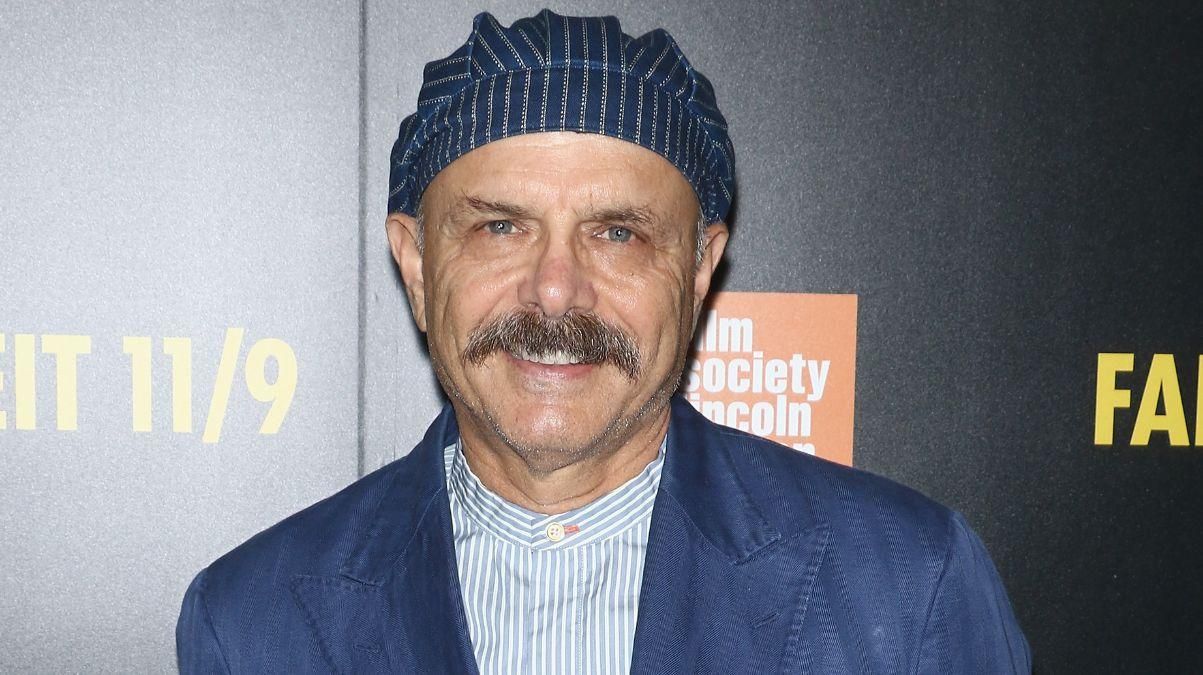 Звезду "Матрицы" Джо Пантолиано во время прогулки сбил автомобиль Звезду "Матрицы" Джо Пантолиано во время прогулки сбил автомобиль