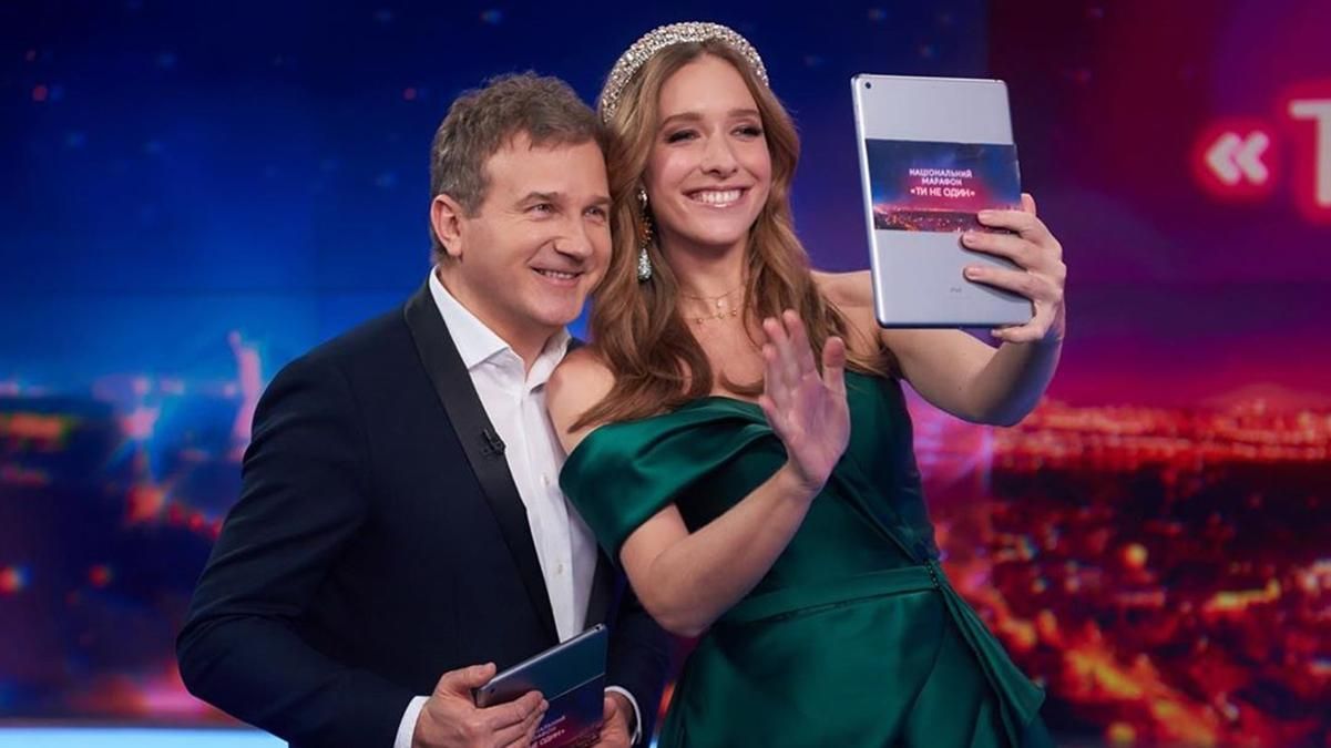 Катя Осадча показала стрункі ніжки у вишуканій сукні: фото Катя Осадча показала стрункі ніжки у вишуканій сукні: фото