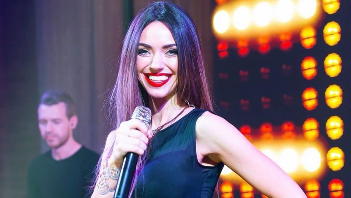 Сельское застолье: Вика из "НеАнгелов" показала забавное видео, как ее встречали родные Сельское застолье: Вика из "НеАнгелов" показала забавное видео, как ее встречали родные