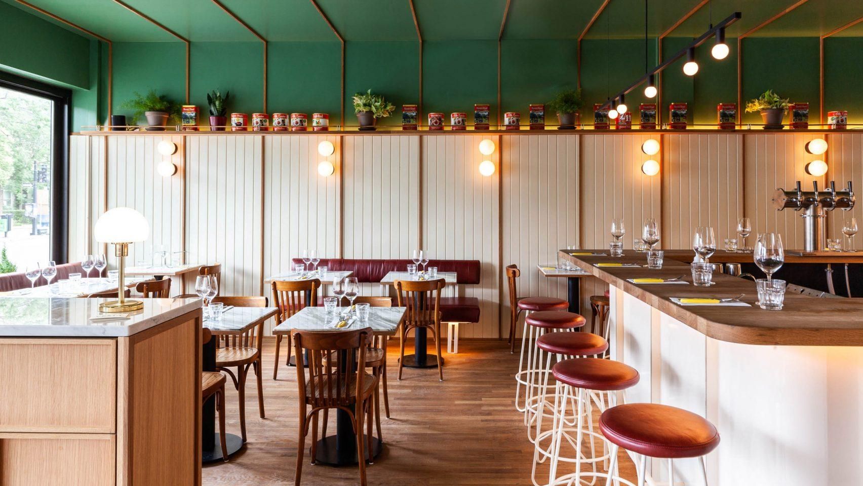 Піцерія 70-х років у Монреалі – соковитий дизайн та незвичні фактури: фото Піцерія 70-х років у Монреалі – соковитий дизайн та незвичні фактури: фото