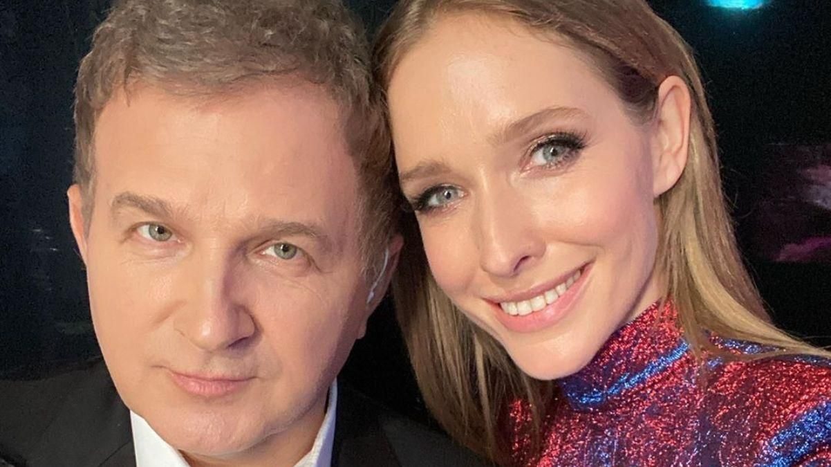 В розовом жакете и с чокером: Катя Осадчая похвасталась стильным образом В розовом жакете и с чокером: Катя Осадчая похвасталась стильным образом