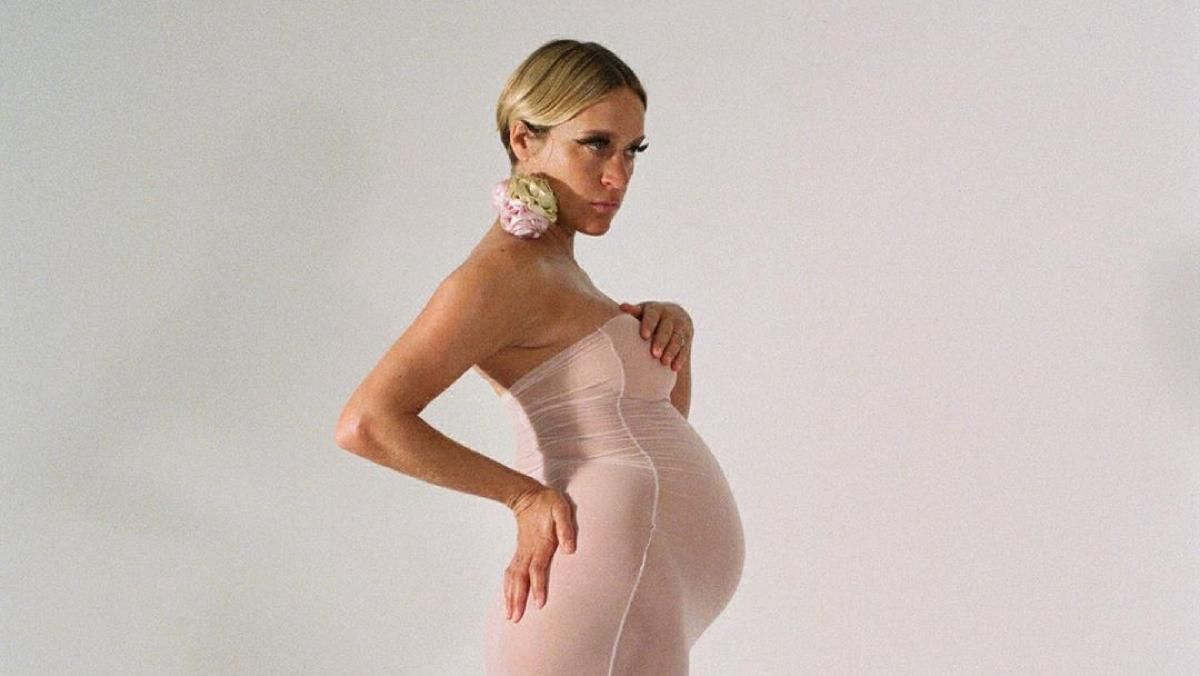 Хлоя Севиньи впервые показала фото с новорожденным сыном: какое имя дали малышу Хлоя Севиньи впервые показала фото с новорожденным сыном: какое имя дали малышу