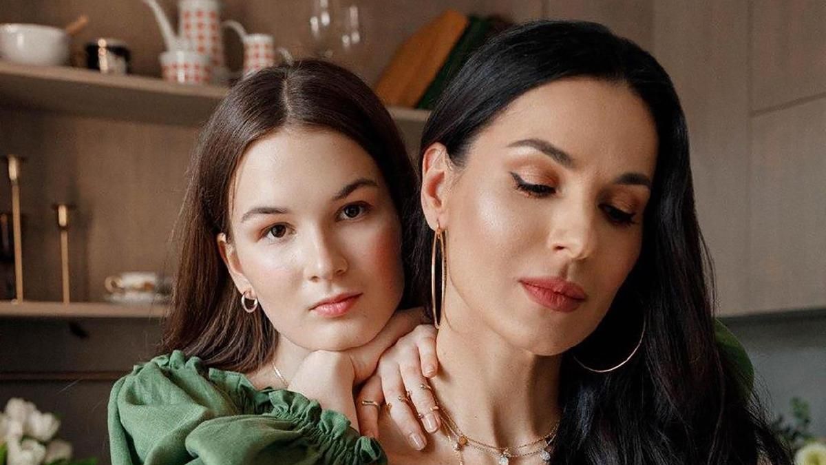 Маша Єфросиніна з донькою Наною знялася в чуттєвій фотосесії до Дня матері Маша Єфросиніна з донькою Наною знялася в чуттєвій фотосесії до Дня матері