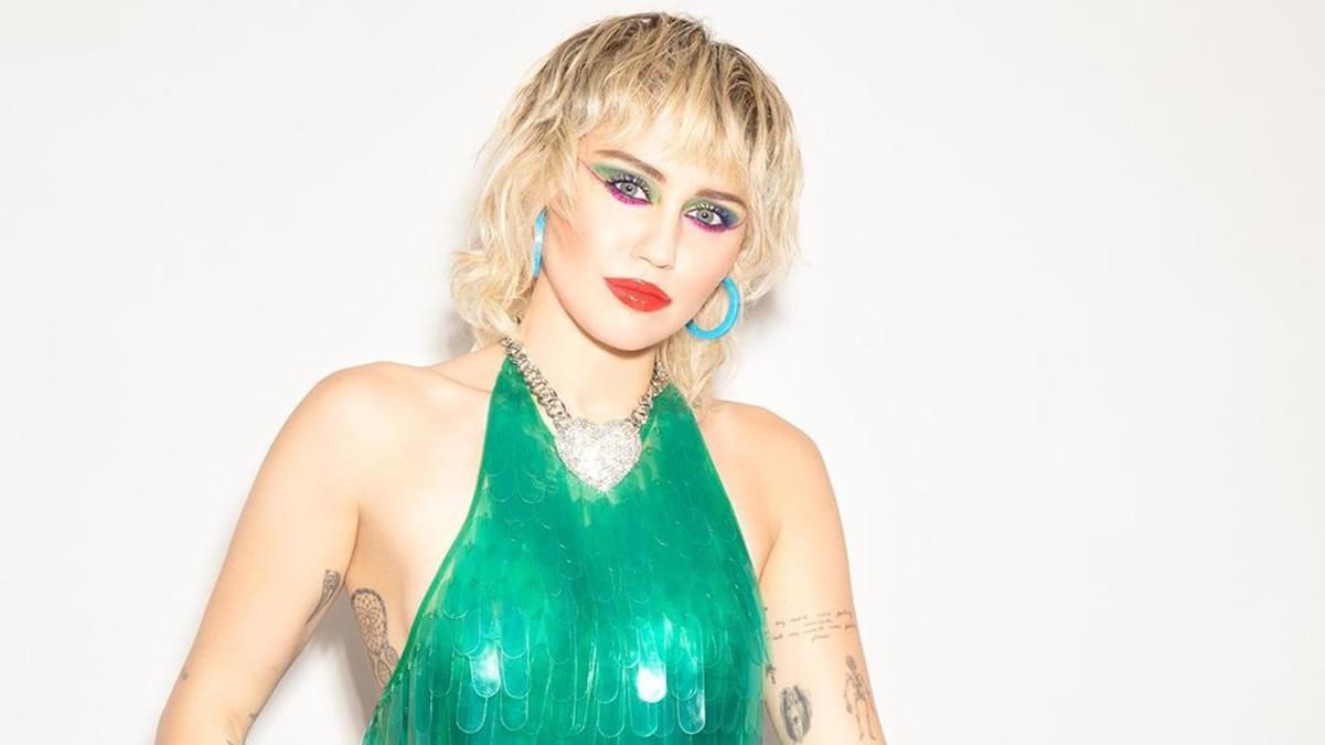 Майлі Сайрус розкритикувала зірок, які скаржаться на ізоляцію: У більшості ж зовсім не так Майлі Сайрус розкритикувала зірок, які скаржаться на ізоляцію: У більшості ж зовсім не так