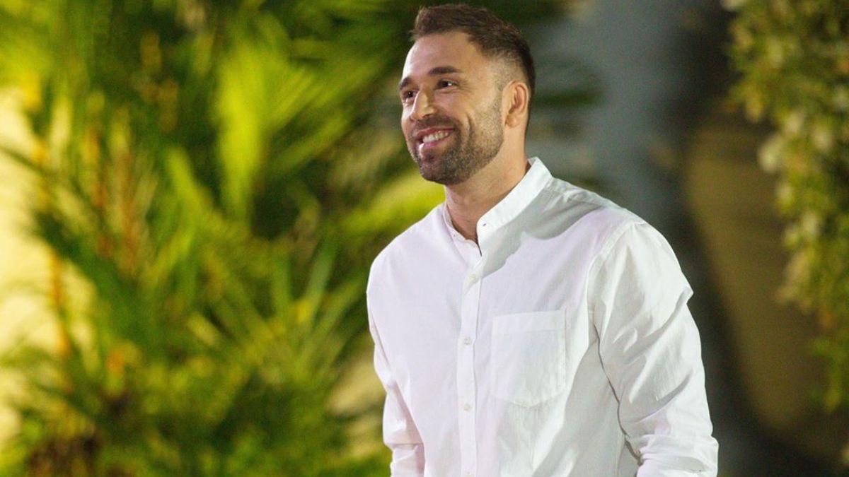 "Холостяк" Максим Михайлюк показал себя в юном возрасте вместе с мамой: архивное фото "Холостяк" Максим Михайлюк показал себя в юном возрасте вместе с мамой: архивное фото