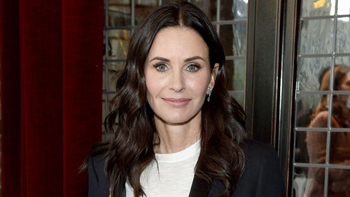 Кортні Кокс на карантині переглядає серіал "Друзі": Не пам'ятаю сюжету Кортні Кокс на карантині переглядає серіал "Друзі": Не пам'ятаю сюжету