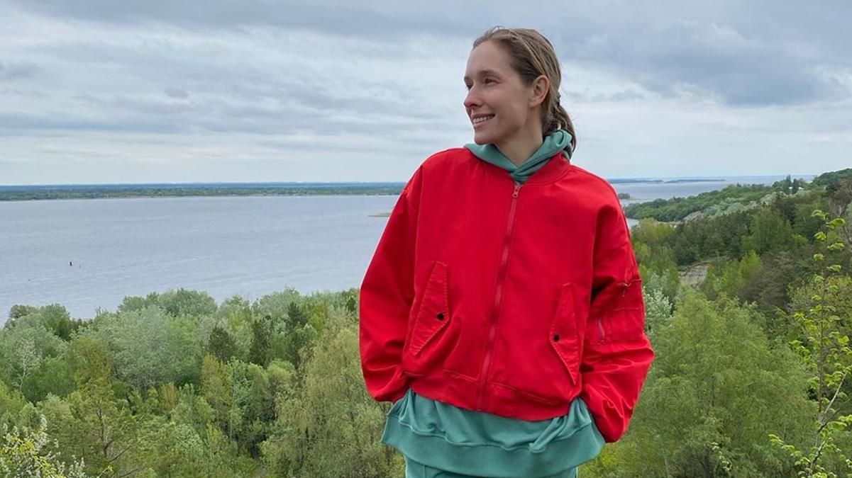 У джинсових мінішортах: Катя Осадча влаштувала пікнік на природі У джинсових мінішортах: Катя Осадча влаштувала пікнік на природі