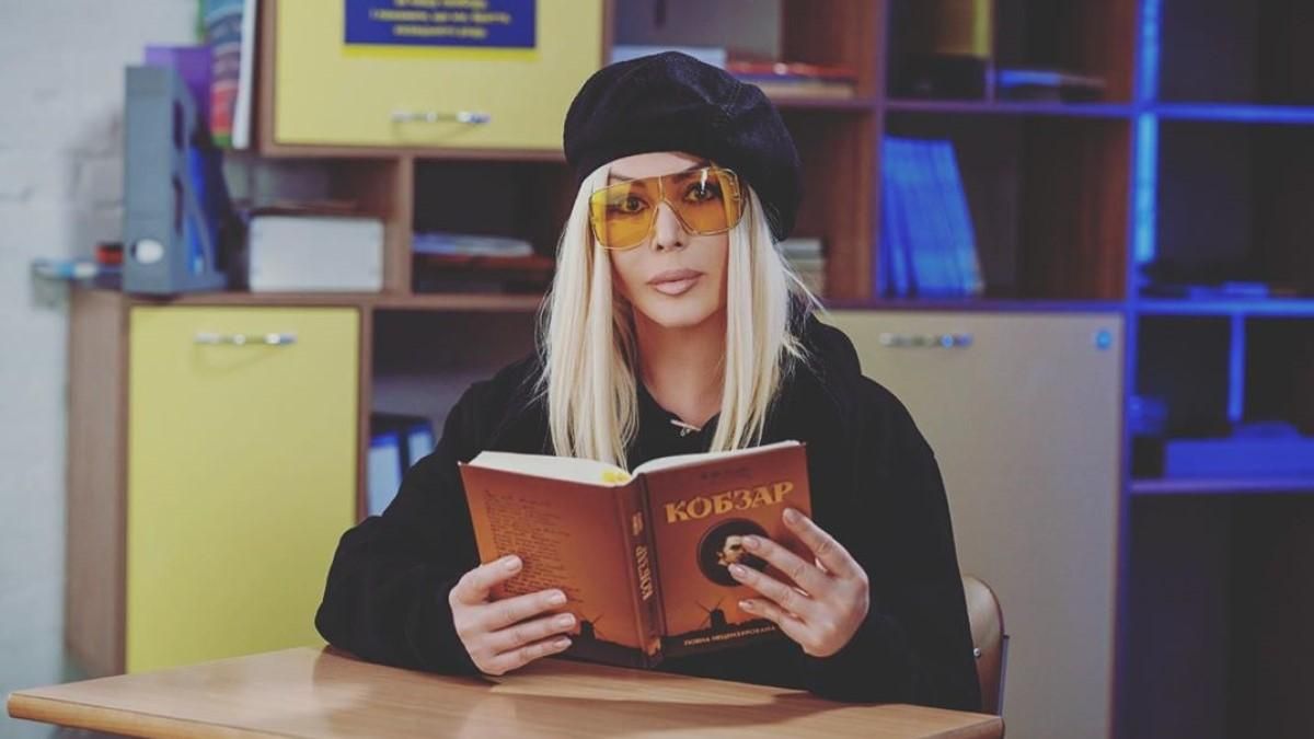 Ирина Билык примерила дерзкий образ, который удивил ее поклонников Ирина Билык примерила дерзкий образ, который удивил ее поклонников