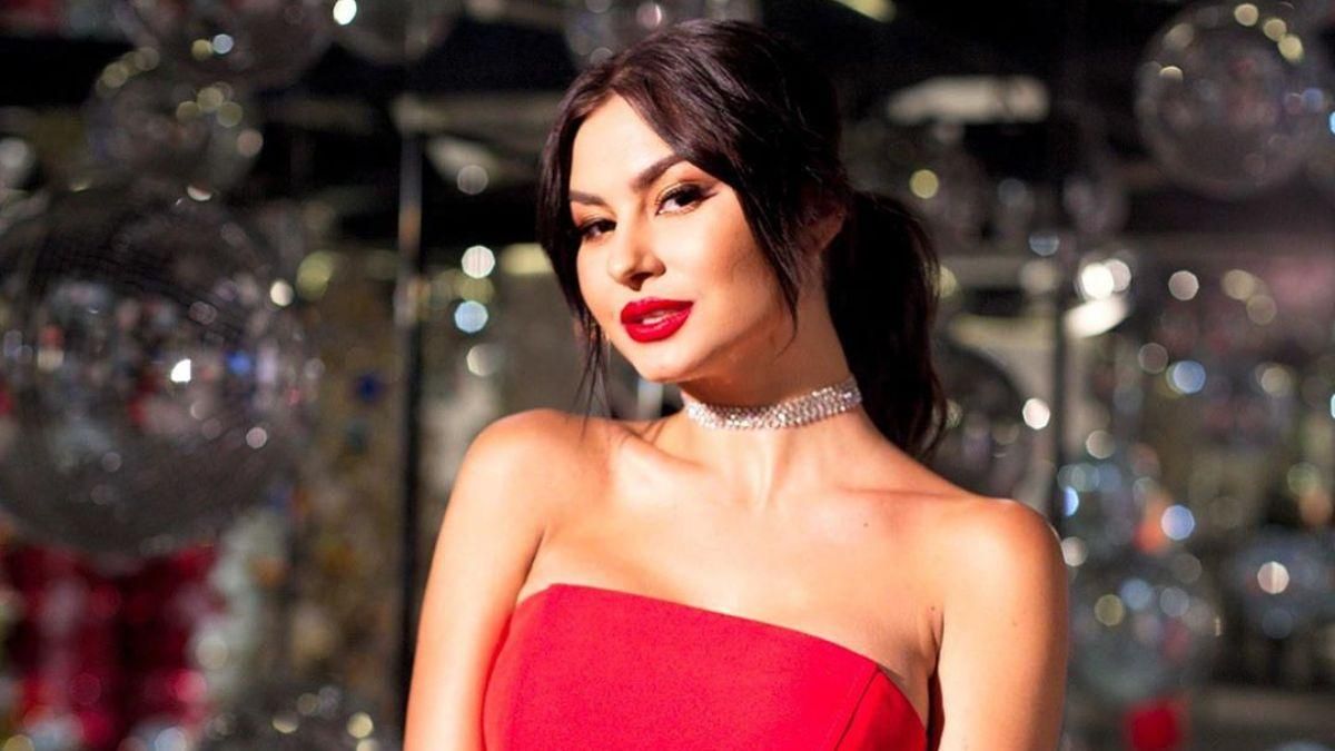 Участница "Холостяка-10" Вика поразила элегантным образом в черном платье: потрясающие фото Участница "Холостяка-10" Вика поразила элегантным образом в черном платье: потрясающие фото