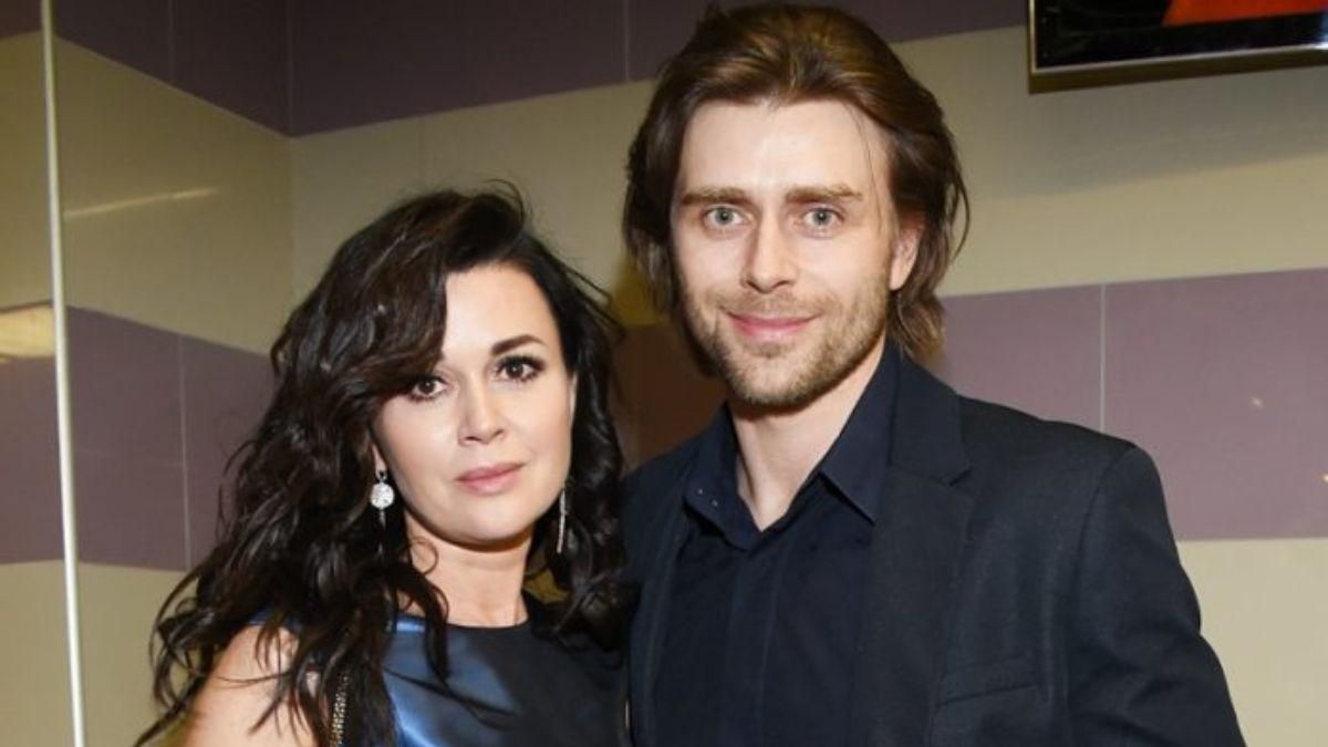 У онкобольной Анастасии Заворотнюк началась ремиссия и муж отказался от ее лечения, – СМИ У онкобольной Анастасии Заворотнюк началась ремиссия и муж отказался от ее лечения, – СМИ