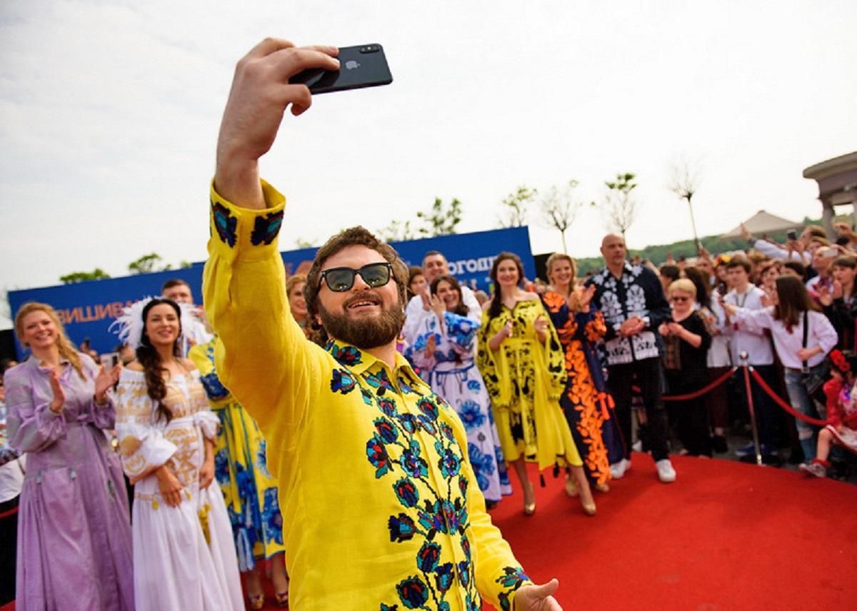 Сшили из бабушкиной подушки: Dzidzio показал свою уникальную мини-колекцию вышиванок Сшили из бабушкиной подушки: Dzidzio показал свою уникальную мини-колекцию вышиванок