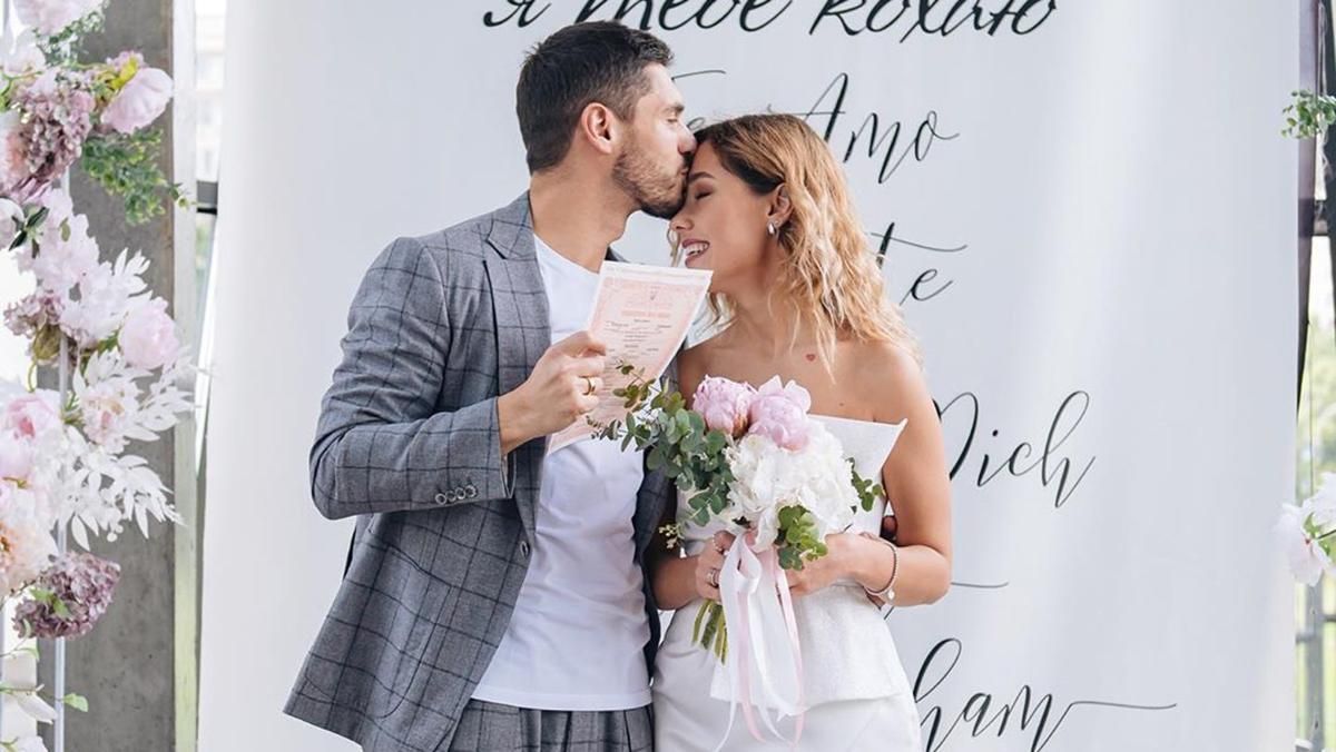 Нікіта Добринін і Даша Квіткова одружилися: молодята розкрили подробиці розпису Нікіта Добринін і Даша Квіткова одружилися: молодята розкрили подробиці розпису