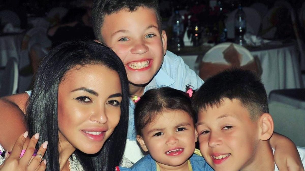 Экс-жена рэпера Сереги увиделась с одним из сыновей: Зачем ты нас нашла? Экс-жена рэпера Сереги увиделась с одним из сыновей: Зачем ты нас нашла?