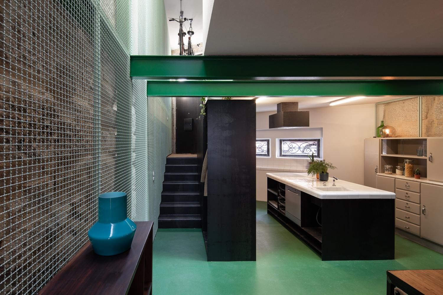 Як правильно використовувати зелений колір в інтер'єрі: фото будинку в Португалії