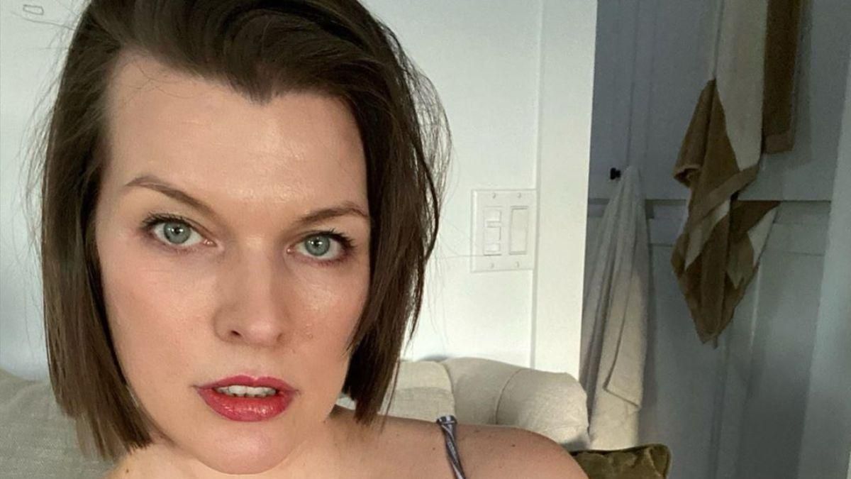 Бої з водними пістолетами: Міла Йовович показала, як розважається з дітьми на карантині Бої з водними пістолетами: Міла Йовович показала, як розважається з дітьми на карантині