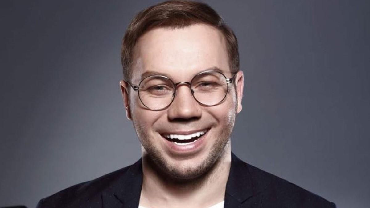 З чим носити білу футболку: поради Андре Тана в фото З чим носити білу футболку: поради Андре Тана в фото