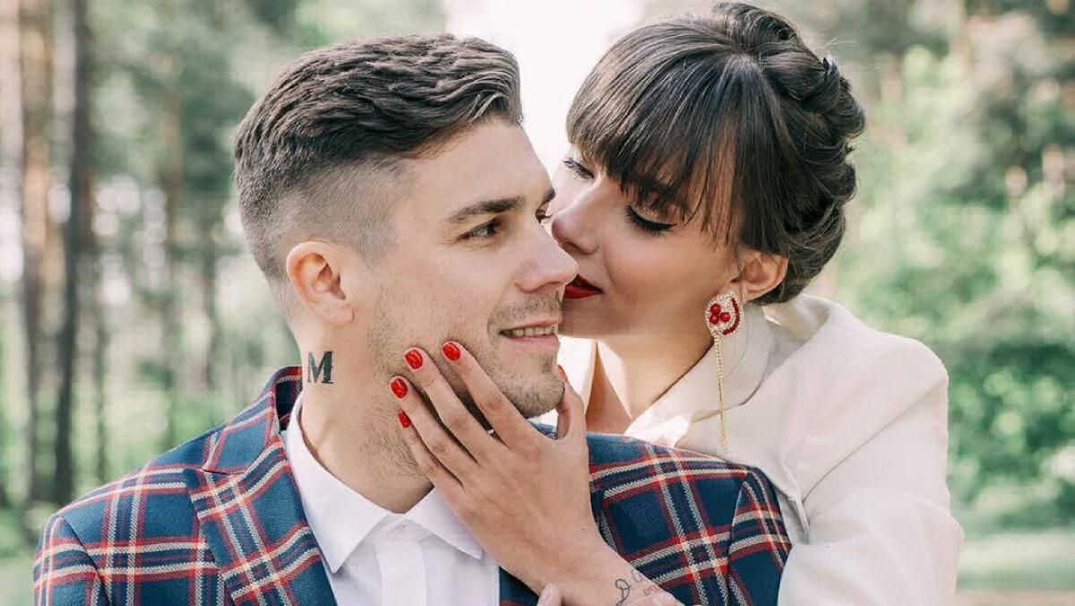 "Холостяк" із 7 сезону Дмитро Черкасов знявся у романтичній фотосесії з дружиною "Холостяк" із 7 сезону Дмитро Черкасов знявся у романтичній фотосесії з дружиною