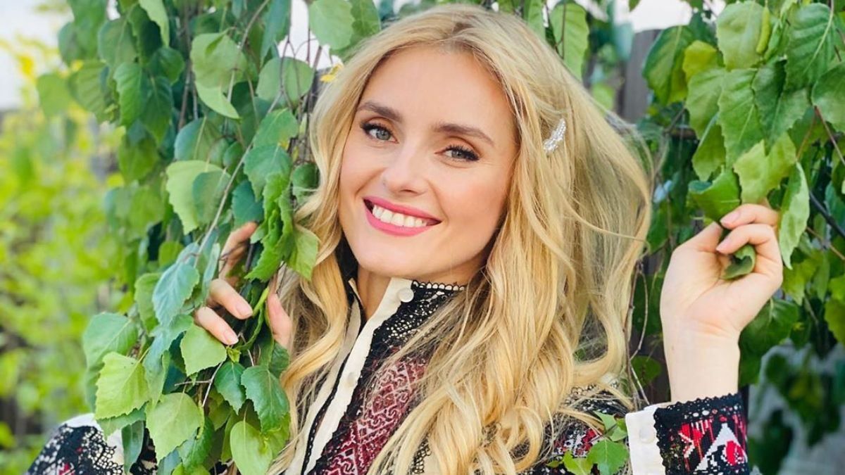 Ірина Федишин зачарувала мережу стильним весняним образом: яскраві фото Ірина Федишин зачарувала мережу стильним весняним образом: яскраві фото