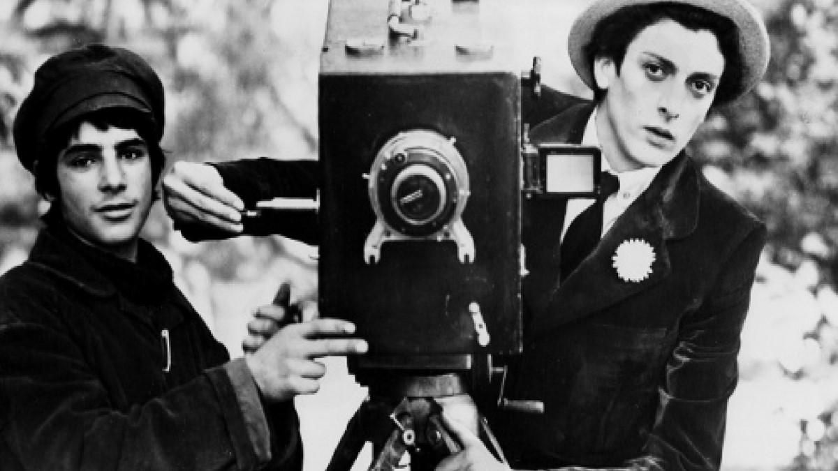 История кино за 7 минут: сеть покорило видео, которое показало развитие фильмов за 125 лет