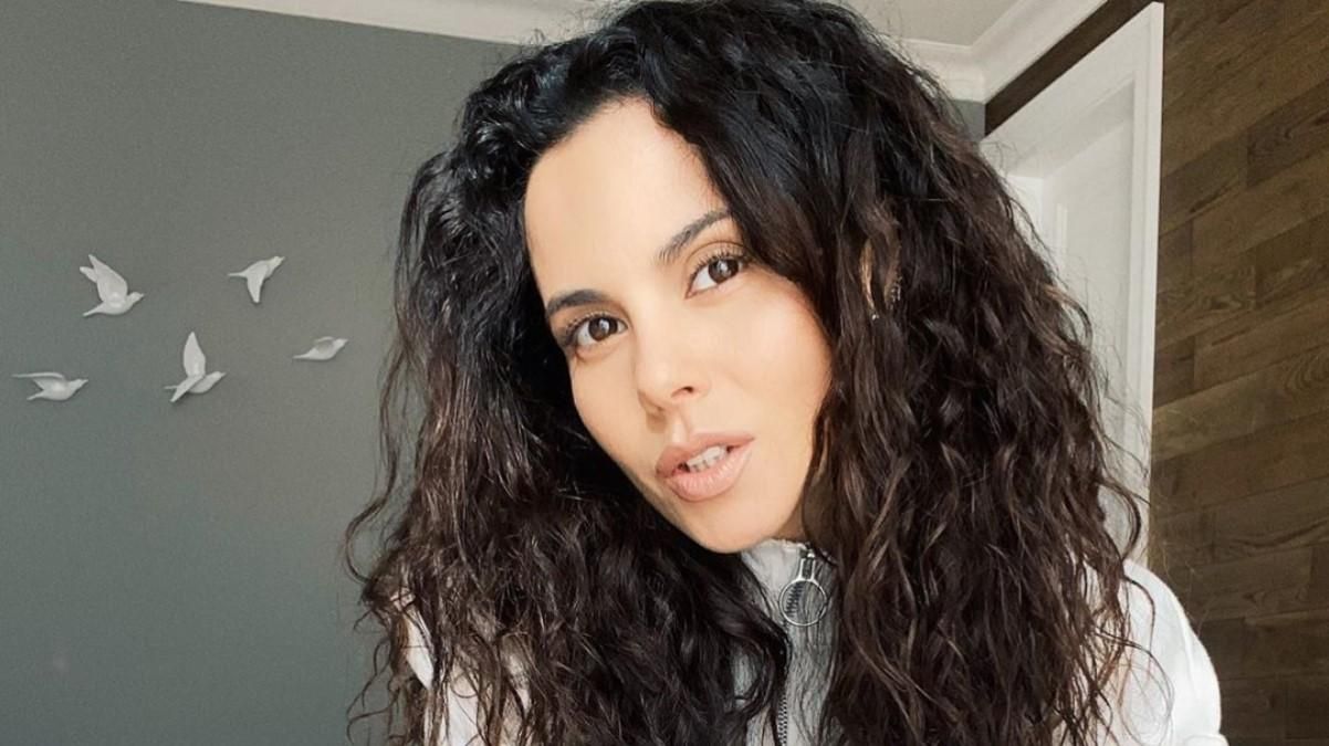 Настя Каменских похвасталась пышным бюстом в топе: горячее фото Настя Каменских похвасталась пышным бюстом в топе: горячее фото