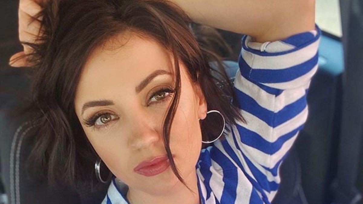 Оля Цибульська приголомшила фанатів фото з величезним равликом на обличчі Оля Цибульська приголомшила фанатів фото з величезним равликом на обличчі