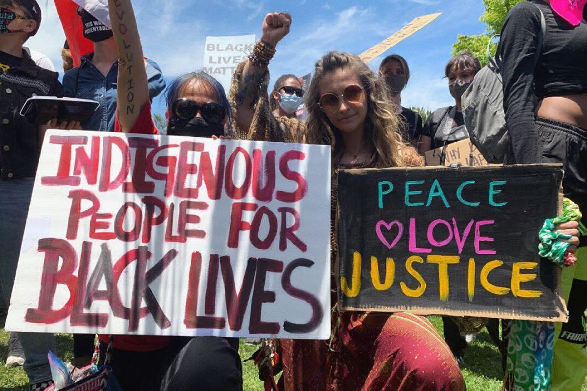 Протести в США: хто зі світових зірок відреагував на свавілля поліції та вийшов на страйк Протести в США: хто зі світових зірок відреагував на свавілля поліції та вийшов на страйк