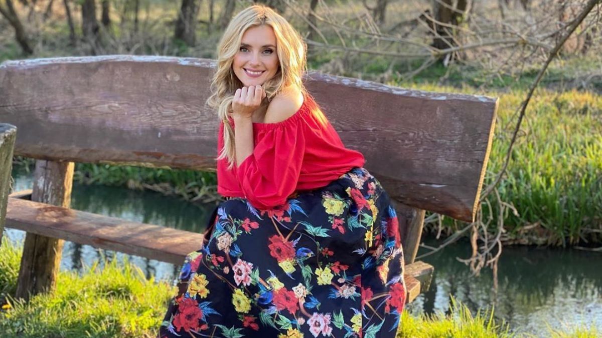 Бігуді на голові та щітка в руках: Ірина Федишин здивувала яскравим образом Бігуді на голові та щітка в руках: Ірина Федишин здивувала яскравим образом