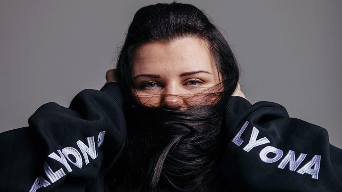 Alyona Alyona закликала колег реагувати і на злочини поліції в Україні: Будь ласка, не мовчіть Alyona Alyona закликала колег реагувати і на злочини поліції в Україні: Будь ласка, не мовчіть