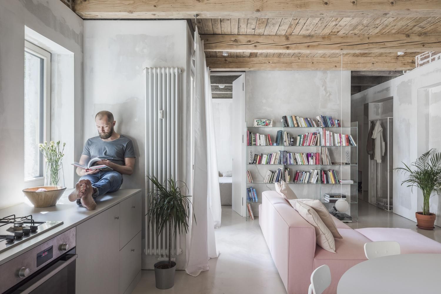Як розширити житловий простір в трьохкімнатній квартирі: фото стильного ремонту з Братислави