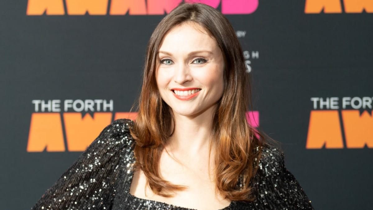 Певица Софи Эллис-Бекстор попала в больницу с травмами головы и руки: жуткое фото Певица Софи Эллис-Бекстор попала в больницу с травмами головы и руки: жуткое фото