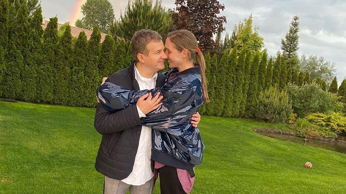 Веселка надихає: Катя Осадча та Юрій Горбунов зачарували мережу ніжним кадром Веселка надихає: Катя Осадча та Юрій Горбунов зачарували мережу ніжним кадром