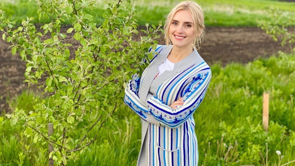 Ирина Федишин позировала посреди желтого поля: живописные фото певицы Ирина Федишин позировала посреди желтого поля: живописные фото певицы