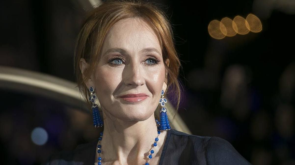 Джоан Роулінг опинилася в центрі скандалу: письменницю звинуватили в трансфобії Джоан Роулінг опинилася в центрі скандалу: письменницю звинуватили в трансфобії