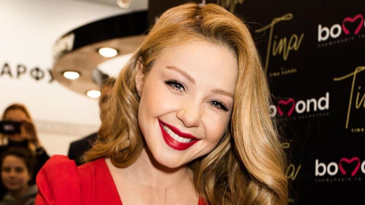 У штанному костюмі та з червоною помадою: вишуканий образ Тіни Кароль – ефектні фото У штанному костюмі та з червоною помадою: вишуканий образ Тіни Кароль – ефектні фото