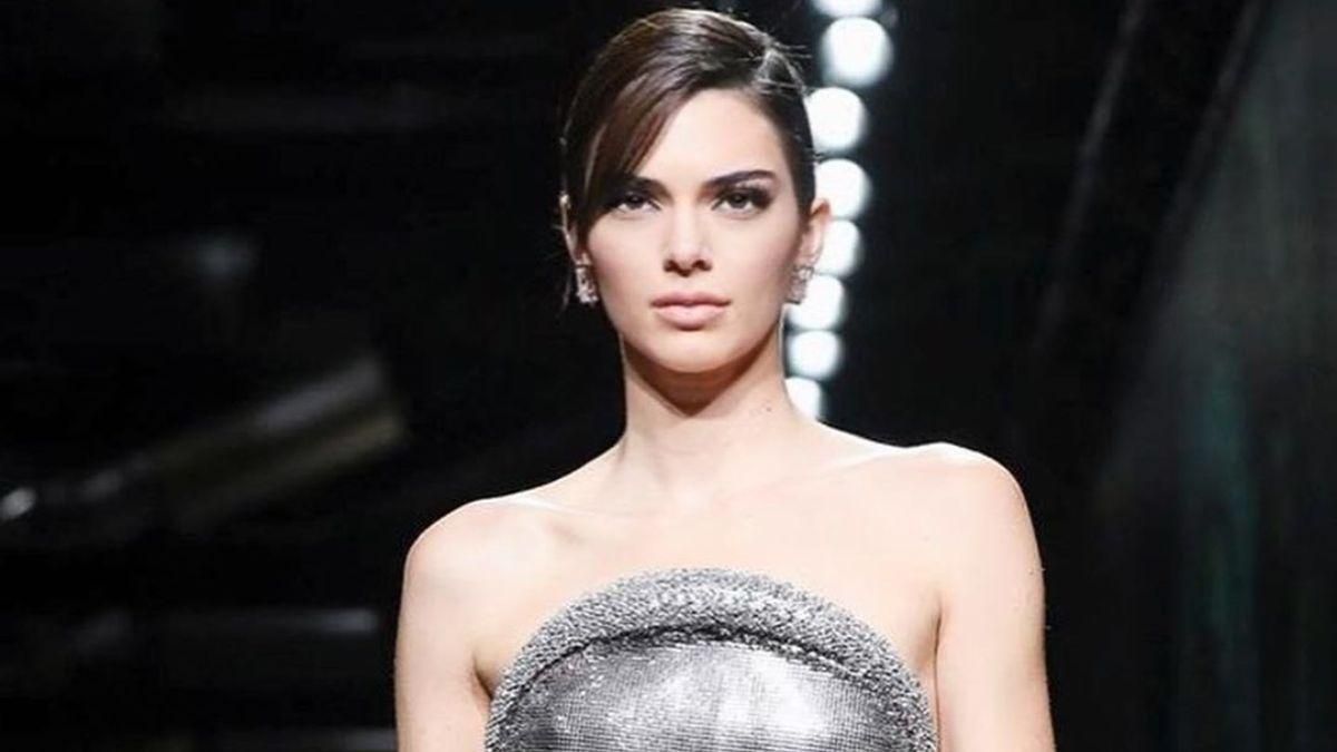 Кендалл Дженнер опинилася у центрі скандалу: модель звинуватили у фотошопі протестного кадру Кендалл Дженнер опинилася у центрі скандалу: модель звинуватили у фотошопі протестного кадру