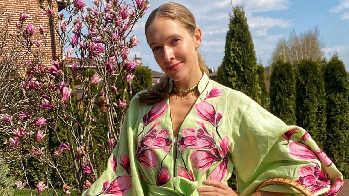 У яскравій сукні: Катя Осадча показала стильний літній образ 