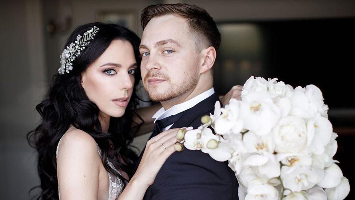 Sonya Kay зі сльозами на очах розповіла, що мріяла станцювати з батьком весільний танець Sonya Kay зі сльозами на очах розповіла, що мріяла станцювати з батьком весільний танець