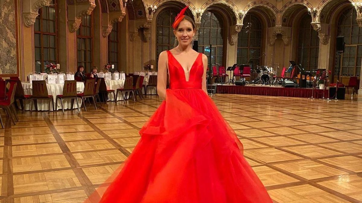 С перьями на голове: Катя Осадчая показала эффектный образ С перьями на голове: Катя Осадчая показала эффектный образ